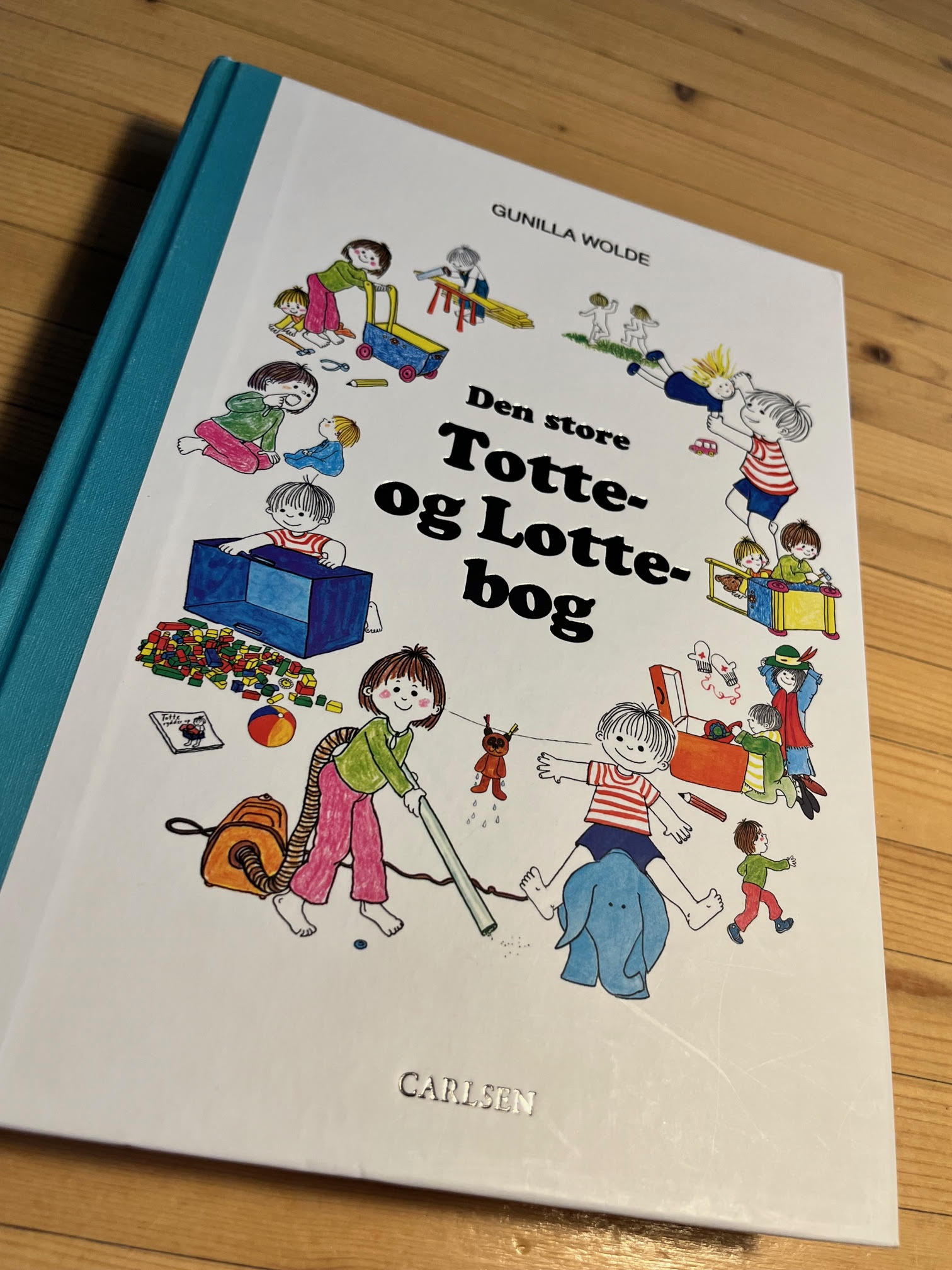 Vi elsker den store bog om Lotte og Totte